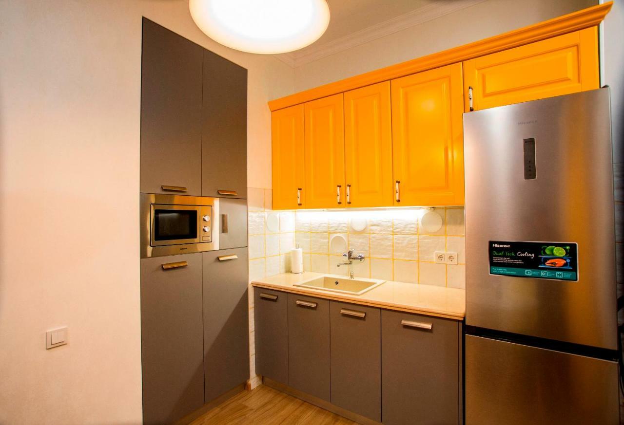 Yellow Apartment In Avlabari Tbilisi Exterior photo